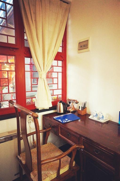 Templeside Deluxe Hutong Hotel Beijing Room photo