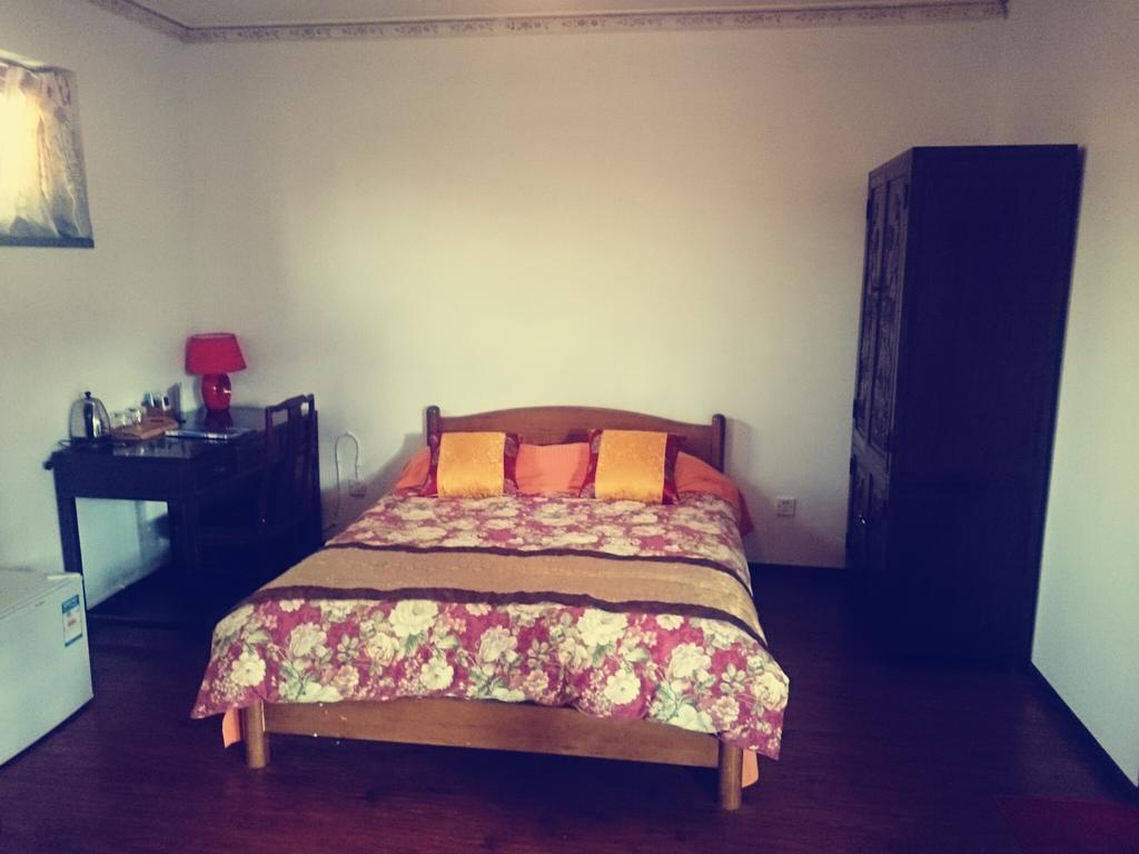 Templeside Deluxe Hutong Hotel Beijing Room photo
