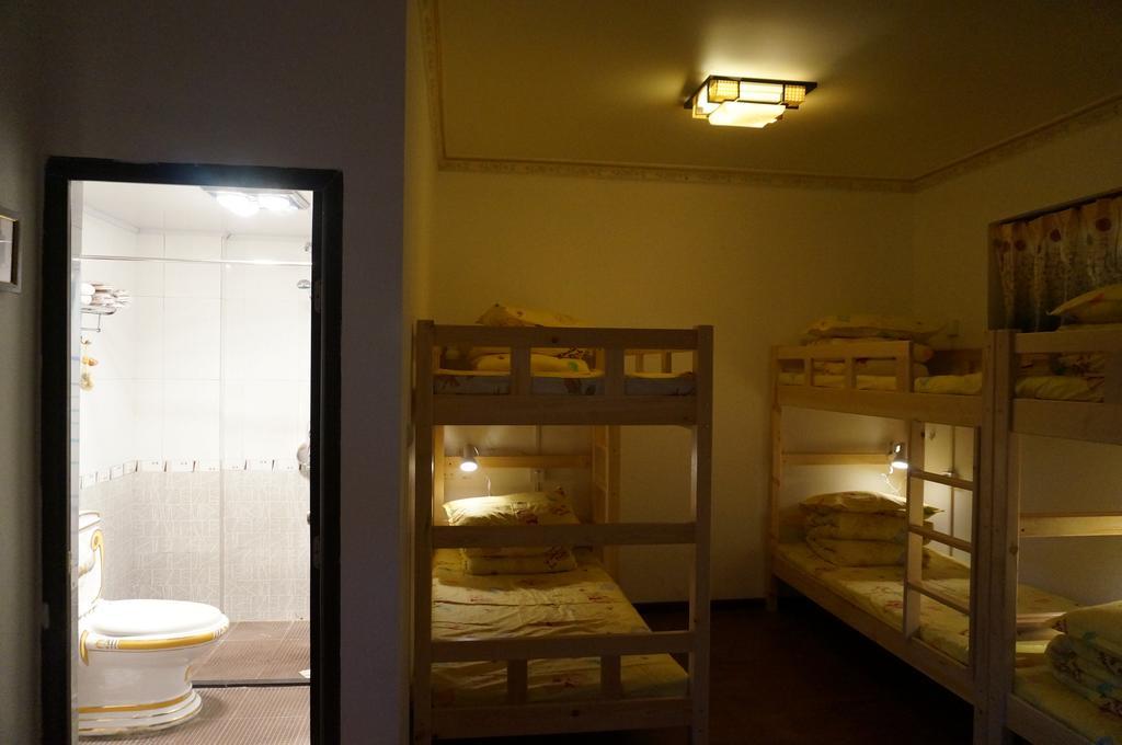 Templeside Deluxe Hutong Hotel Beijing Room photo