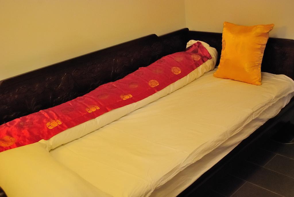 Templeside Deluxe Hutong Hotel Beijing Exterior photo